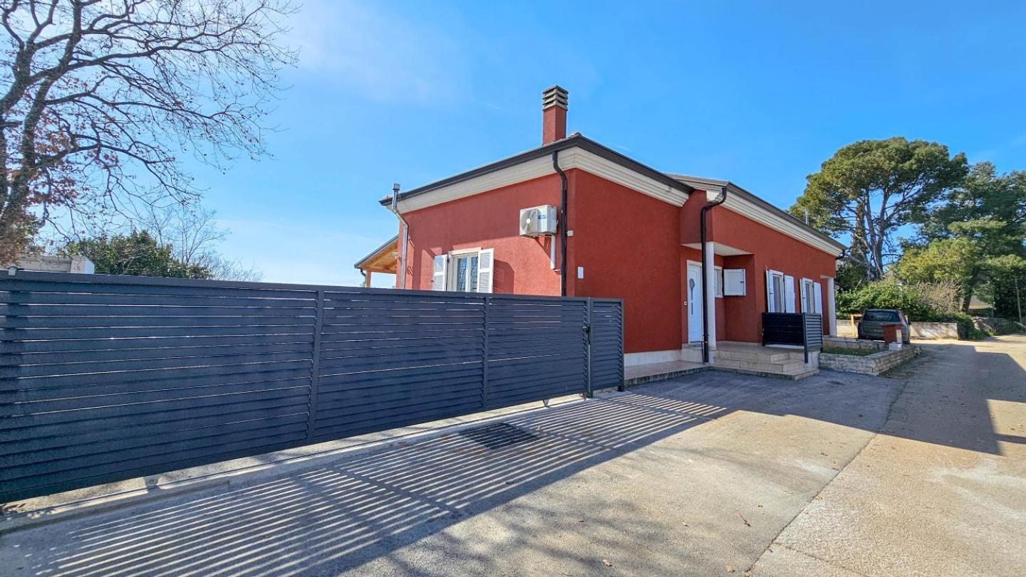 Вилла Casa Lutoma Kmeti Экстерьер фото